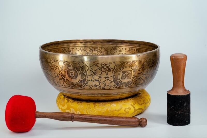 Seven Chakra Carved Large Singing Bowl – Deep Vibration Healing Bowl for Chakra Balancing