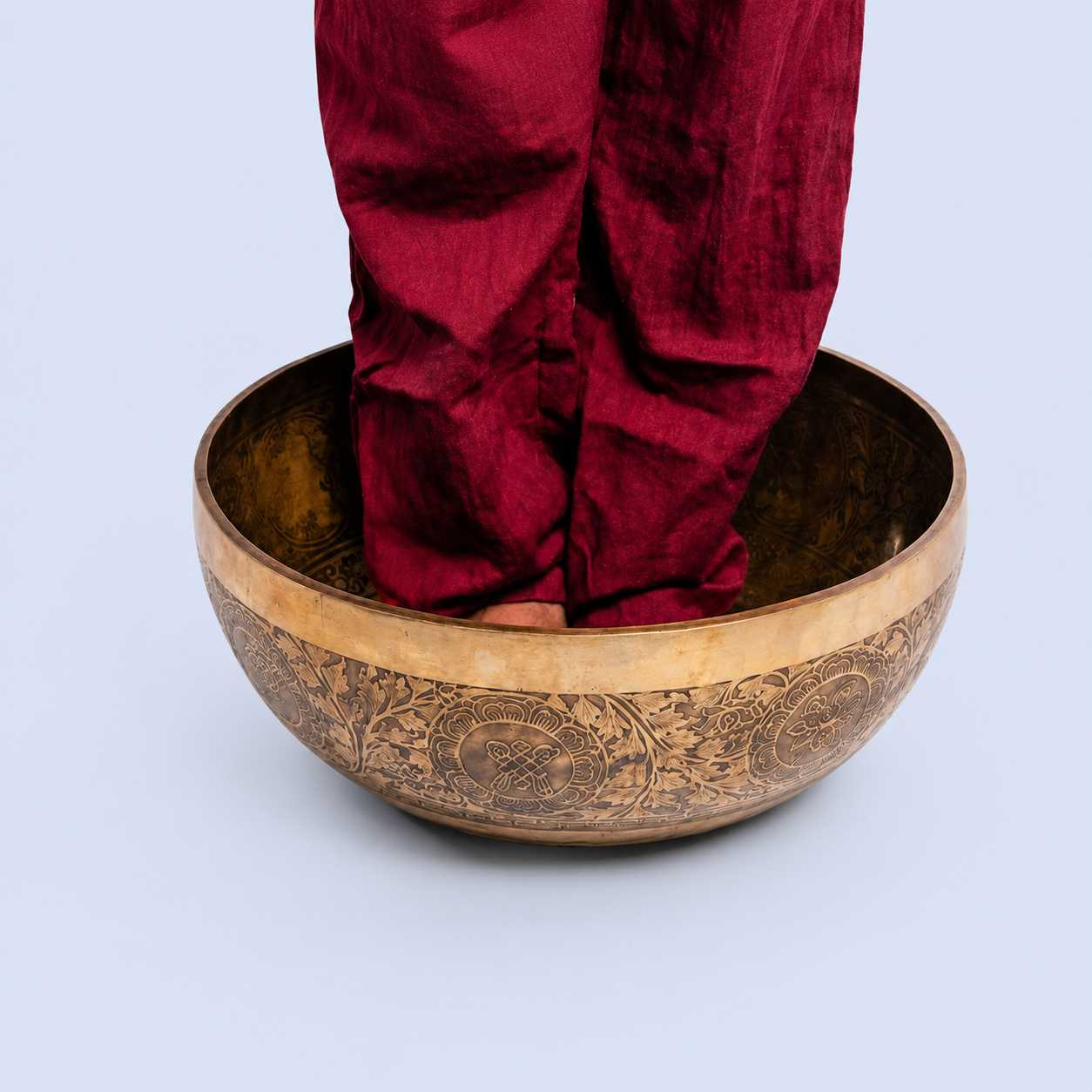 Large Foot Singing Bowl – Deep Vibration Healing Bowl for Chakra Balancing